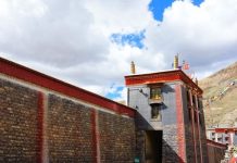 Ghé tham quan tu viện Sakya – nơi lưu giữ kho báu Phật giáo Tây Tạng Ghé tham quan tu viện Sakya - nơi lưu giữ kho báu Phật giáo Tây Tạng